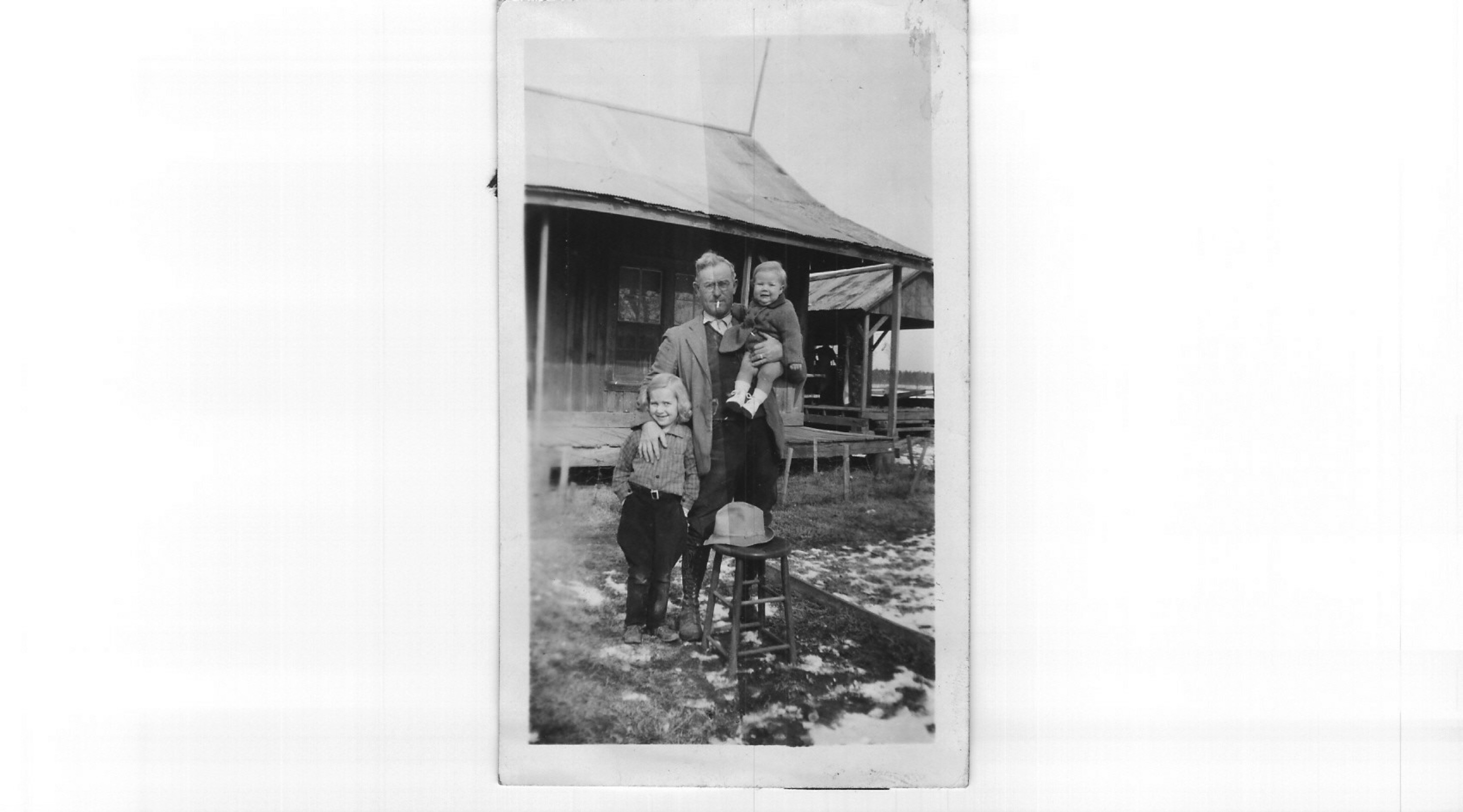 Thomas Washington Henderson with Granddaughters